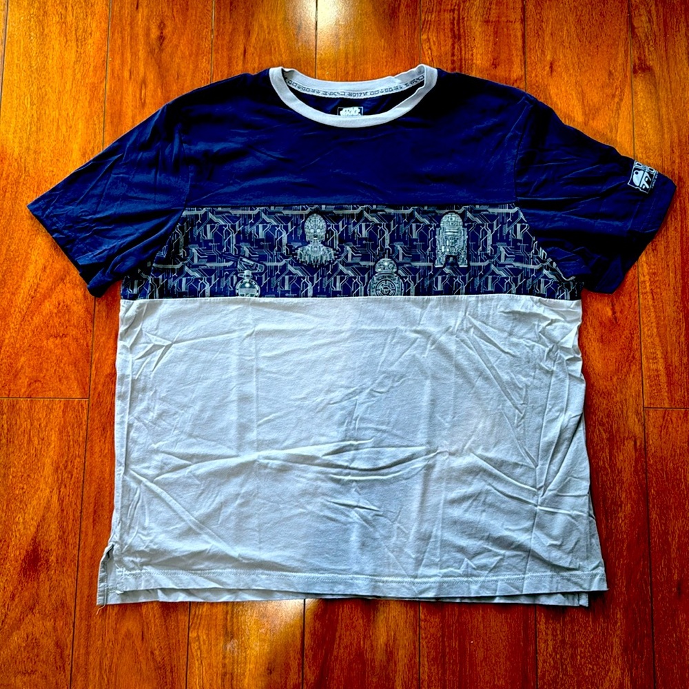 Star Wars/Disney Droid Tshirt XL